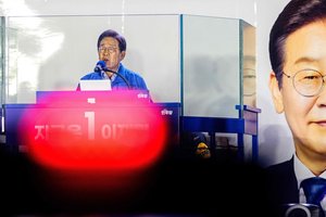 Žiniasklaida: Pietų Korėjos prezidento rinkimuose pirmauja kairiojo sparno kandidatas