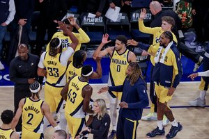 Po 25-erių metų pertraukos į NBA finalą sugrįžusią „Pacers“ pasivijo netikėtos problemos
