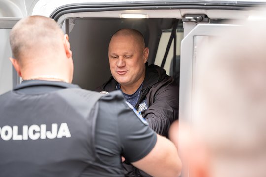 Nuogas paauglėms šokęs A. Ulvidas siekia išteisinimo: negaliu būti nusikaltėlis ir ligonis