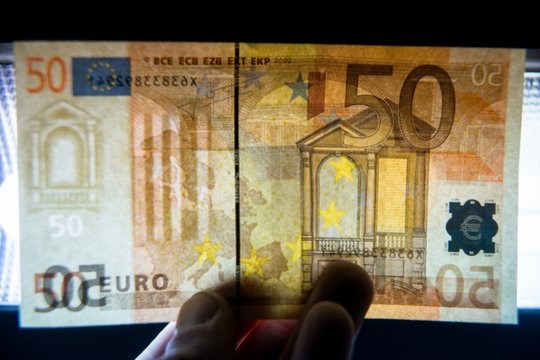 Šiandien paaiškės, ar ECB mažins palūkanų normas