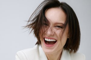 „Kelyje į žvaigždes“ išgarsėjusi Simona po 20 metų tylos grįžta su nauja daina: man tai tarsi prakeiksmo paleidimas