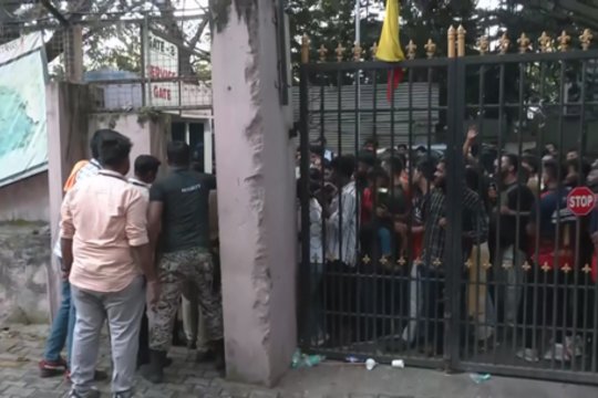 Pergale paženklintos varžybos Indijoje virto tragedija: per spūstį žuvo mažiausiai 11 žmonių