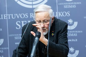 Po G. Nausėdos kalbos – sarkastiškas V. Landsbergio komentaras