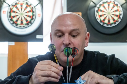 Buvęs puodžius iš Garliavos pasiryžo užkariauti smiginio pasaulį: „Visada noriu būti pirmas“