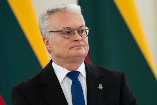 Prezidentas metiniame pranešime negailėjo kritikos politikams: žmonės pagrįstai piktinasi
