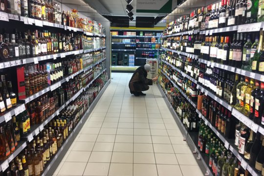 Šilutėje vagišius iš parduotuvės išėjo nešinas alkoholiniai gėrimais už puspenkto šimto eurų
