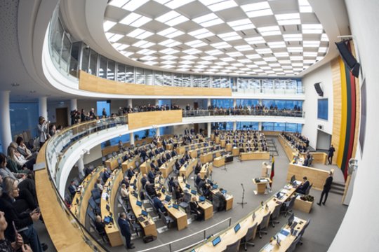Seimas liberalizavo QR kodų išdavimą darbui su vaikais
