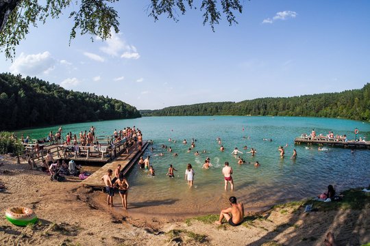 Po darbo – prie ežero: kodėl trumpos maudynės gali baigtis vizitu pas gydytoją?