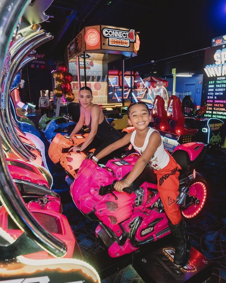 Kim Kardashian sūnaus gimtadienis.<br>Inststagramo nuotr.