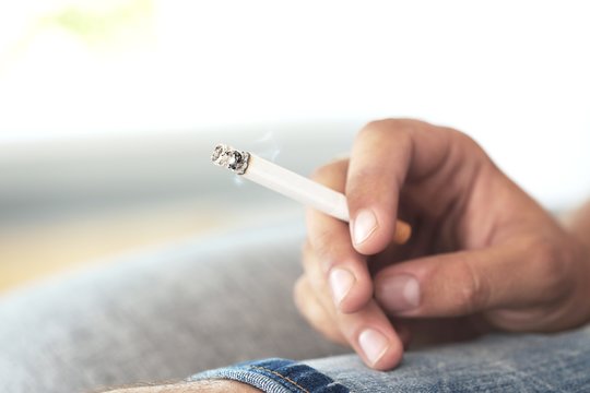 Kas nutinka metus rūkyti? Pasakė, per kiek laiko atsistato organizmas, sumažėja vėžio rizika