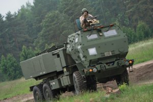 Ruošiantis HIMARS sistemų integracijai į Lietuvos kariuomenę JAV ir Lietuvos kariai vykdė kovinius šaudymus