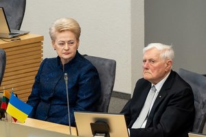 Kodėl pasiklausyti G. Nausėdos kalbos neatvyko D. Grybauskaitė ir V. Adamkus?