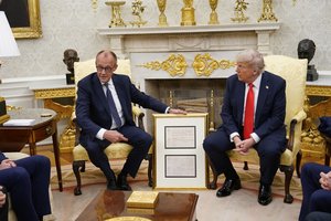 F. Merzo ir D. Trumpo susitikime – pribloškiantys JAV prezidento žodžiai ir netikėta Vokietijos kanclerio dovana