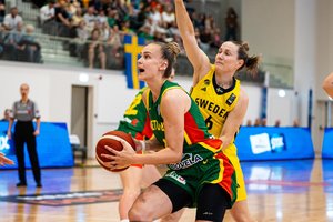 Lietuvos krepšininkės dramatiškai nugalėjo švedes