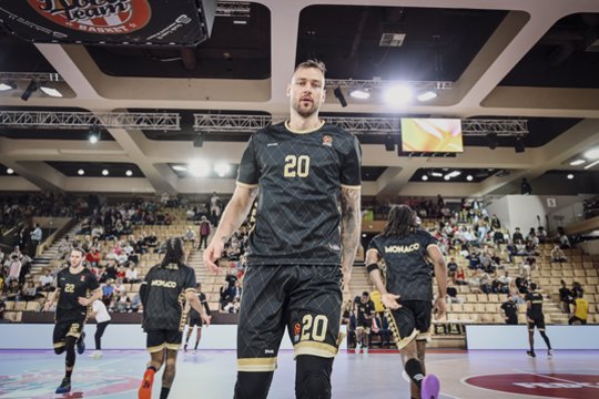 Ant suoliuko D. Motiejūną palikę ir be M. Jameso kovas tęsiantis „Monaco“ sutriuškino ASVEL krepšininkus