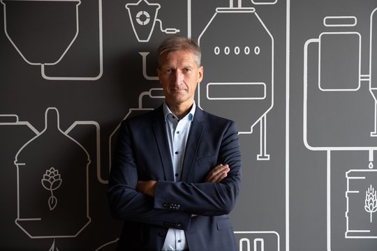 Ilgalaikės plėtros kryptys duoda vaisių: „Kalnapilio-Tauro grupės“ vyno gėrimas įvertintas kaip geriausias metų startas