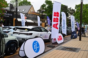 Palangoje startavo vienuoliktosios „Ignitis ON: atrask Baltijos pajūrį!“ elektromobilių varžybos