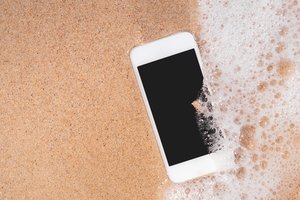 Telefonuose – visas gyvenimas: kaip juos apsaugoti keliaujant užsienyje?