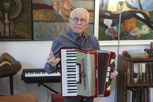 Garsius kūrėjus praėjusiame amžiuje stebėjo ne tik cenzoriai ar KGB