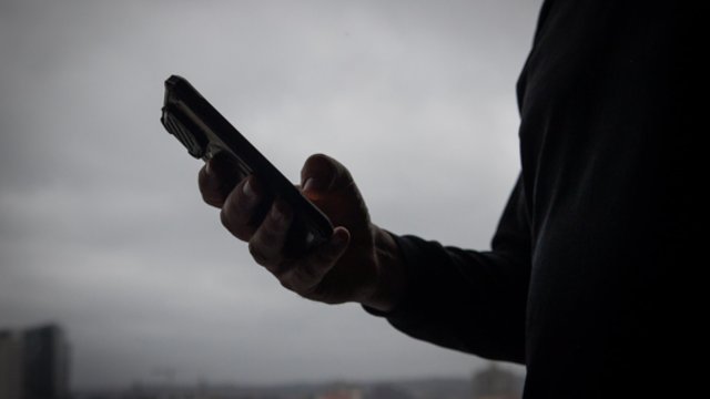 Pykstantiems dėl skambių antraščių turi žinutę: dėl šios priežasties žmonės patys vaikosi sensacijų