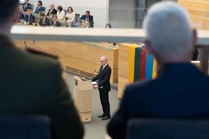 Pakito veidas, bet ne įpročiai: G. Nausėda atsikratė jaudulio, bet ne savo ankstesnės profesijos?