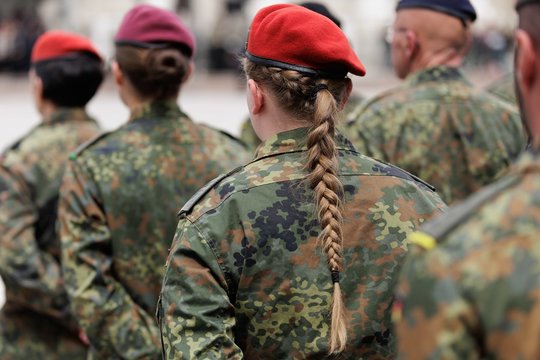 Įvertino lietuvių požiūrį į vokiečių brigadą: vieni giria jų geležinę tvarką, kiti neslepia kritikos
