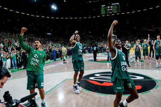 B. Dunstonas ir S. Francisco šmaikščiai vertino komandos draugų stilių: „Atrodo, kad jis nelabai gali vaikščioti“