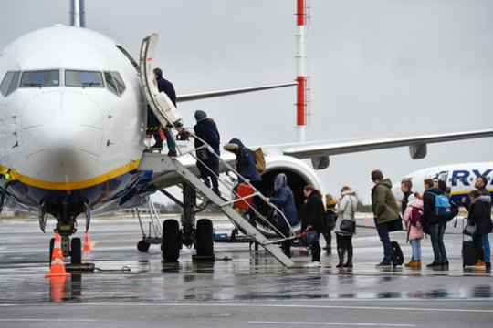 Keliaujančių lėktuvu netrukus gali laukti pokyčiai: žodį tars Europos Komisija