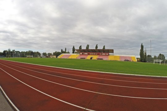 Vandalai suniokojo Tauragės stadiono dangą: nuostolis – penkiaženklis