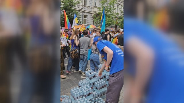 Vilniaus centre – maldos ir šventintas vanduo „Baltic Pride“ eitynių dalyviams