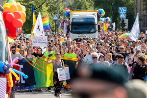 Vilniuje praūžė spalvingos „Baltic Pride“ eitynės: tūkstantinės minios neužgožė net pavieniai protestai