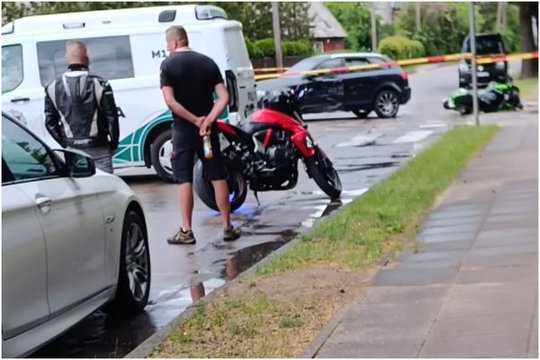 Skaudi avarija Kazlų Rūdoje: sužeistas motociklininkas gydomas Kauno klinikose