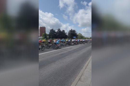 Sostinėje finišuoja „Tour of Lithuania 2025“: gatvėmis rieda šimtai dviratininkų