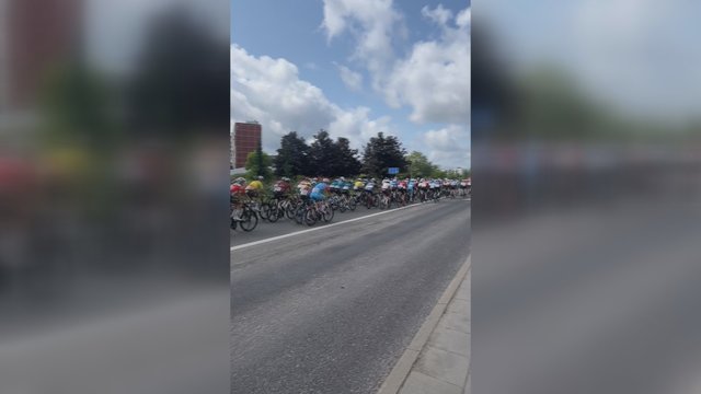 Sostinėje finišuoja „Tour of Lithuania 2025“: gatvėmis rieda šimtai dviratininkų