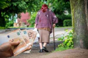 Siūloma su verslo liudijimu dirbančius pensininkus atleisti nuo PSD įmokų