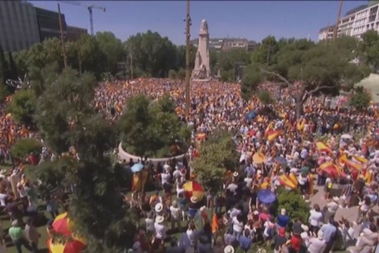 Ispanijos sostinėje – tūkstančiai prieš vyriausybę nusiteikusių protestuotojų: kaltina korupcija