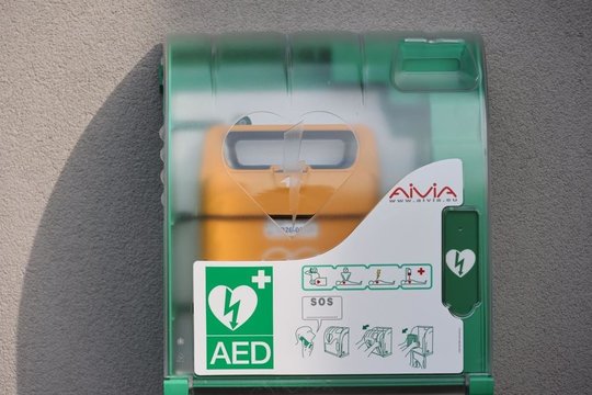 Ministerija siūlo plėsti defibriliatorių tinklą: laiku suteikta pagalba padėtų išgelbėti tūkstančius žmonių