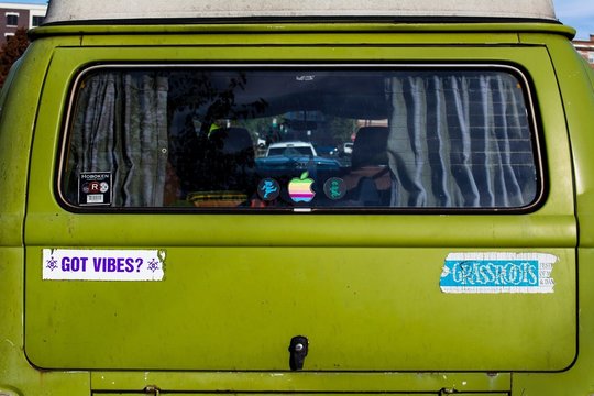 Galinio automobilio stiklo linijų paslaptis: kam jos reikalingos