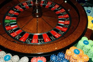 Prieš teismą Klaipėdoje stos įmonės ir klientų pinigus kazino pralošęs mažosios bendrijos direktorius