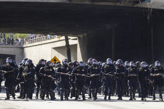 Po trečios demonstracijų dienos policija Los Andželo centre uždraudė susibūrimus