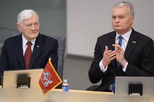 G. Nausėdai norint keisti prezidentų gydymo tvarką – V. Adamkaus reakcija