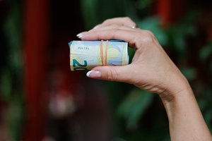 Prisistatę pareigūnais, melavę apie eismo įvykius sukčiai iš žmonių išviliojo apie 59 tūkst. eurų