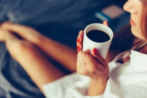 Keli gurkšniai šio gėrimo gali palengvinti senatvę ir padėti išvengti 11 pagrindinių lėtinių ligų 