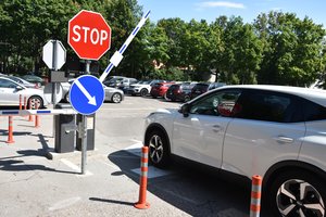 Nuo liepos keisis automobilių stovėjimo tvarka Vilniuje: augs kainos, brėžiamos naujos ribos