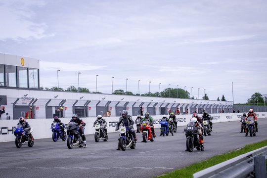 Baltijos šalių Plento žiedo čempionato etape lietuviai susidūrė su stipriais estų varžovais ir jiems neprilygo