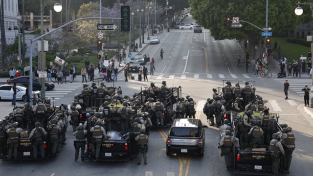 Los Andžele skelbiama nepaprastoji padėtis: įvedama ir komendanto valanda