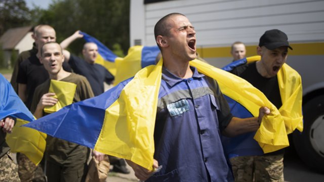 Tęsiasi belaisvių mainai: į Ukrainą grįžo sužeistieji ir jaunesni nei 25 metų asmenys