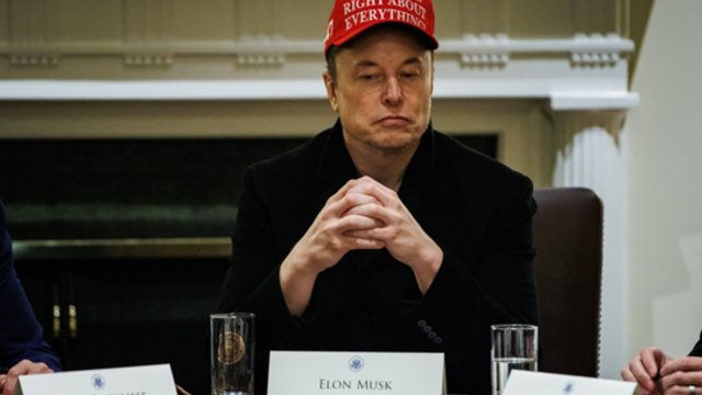 E. Muskas švelnina toną: atsiprašė dėl viešos kritikos D. Trumpui