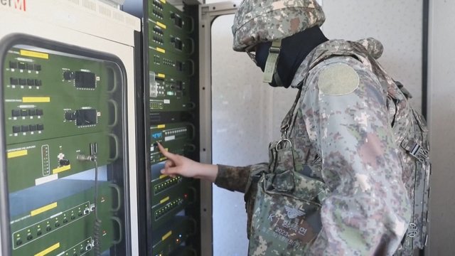 Pietų Korėja tęsia pažadus dėl santykių su Šiaure gerinimo: nutraukė propagandines transliacijas