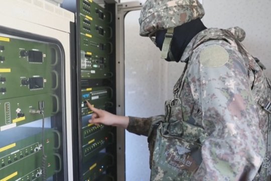Pietų Korėja tęsia pažadus dėl santykių su Šiaure gerinimo: nutraukė propagandines transliacijas